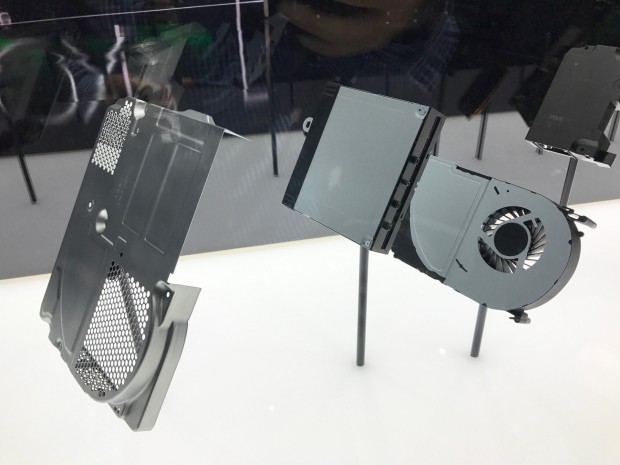 Das Kühlsystem der Xbox One X (Bild: Peter Steinlechner/Golem.de)